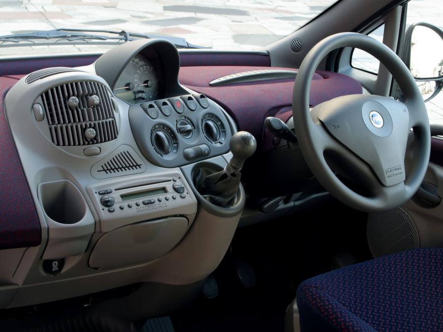  Fiat Multipla 2002 года  (JP) (фото 10 из 11)